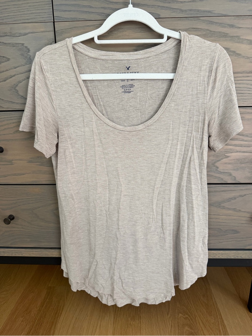 AE Scoop Neck Short Sleeve Tee in Taupe